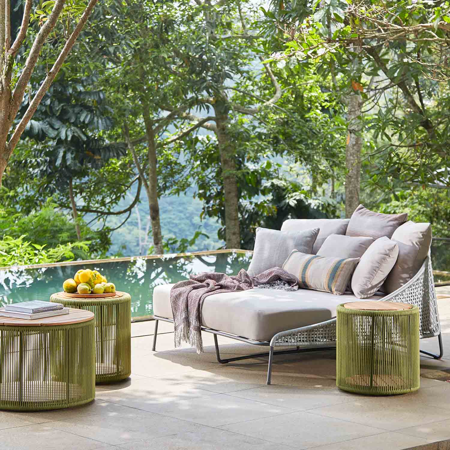 211115_UQ_gautama71854(01)