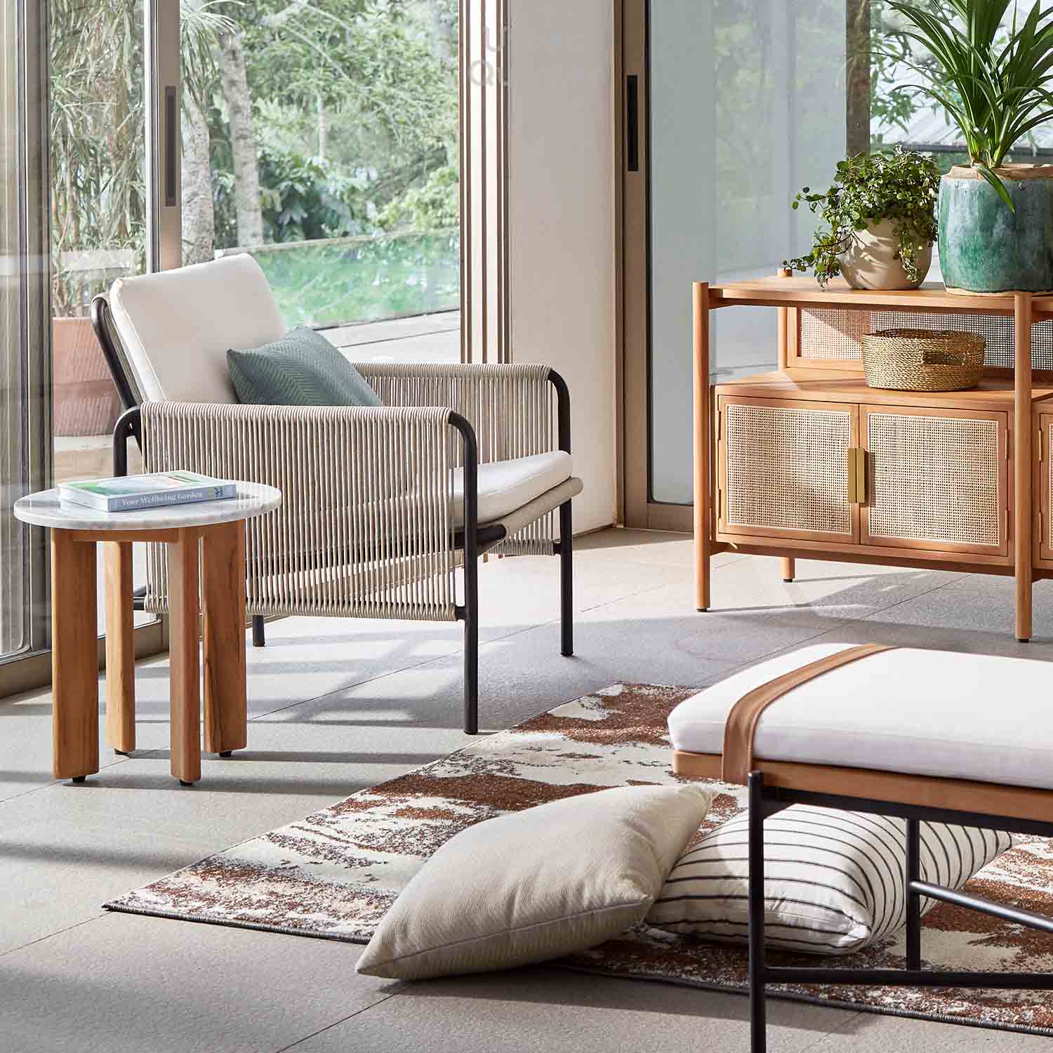 211115_UQ_gautama72143(01)