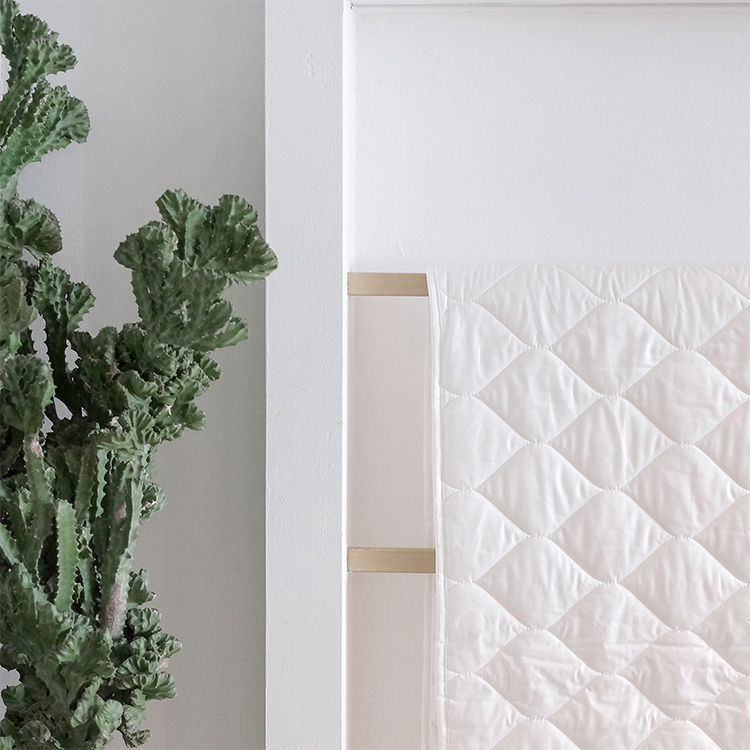 mattress_protector_hanging_750x750